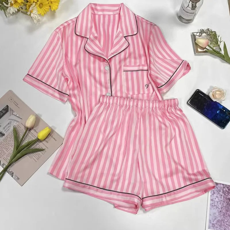 Pyjama Femme Été – Ensemble Satin Rayé Rose Chemise Courte & Short